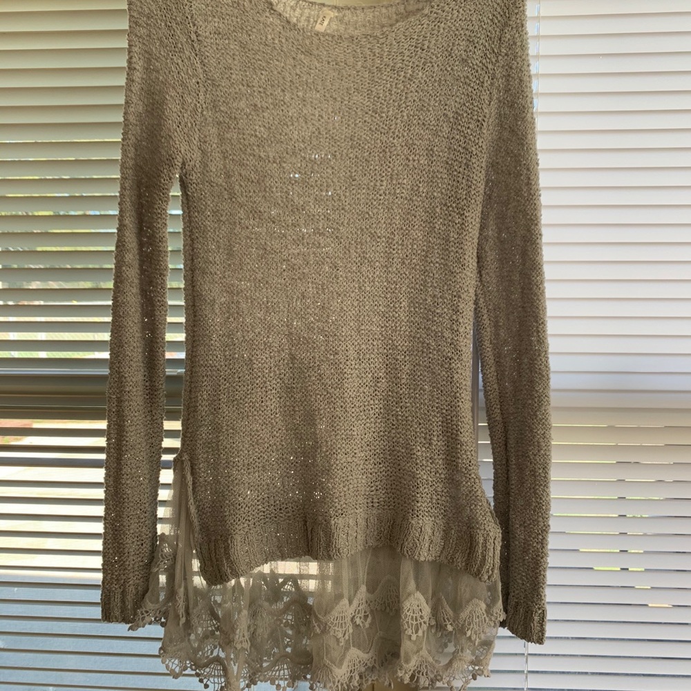 T-Shirt - Picture 2 of 2